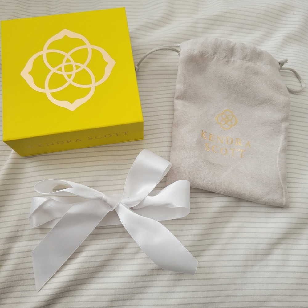 Kendra Scott gift box and bag